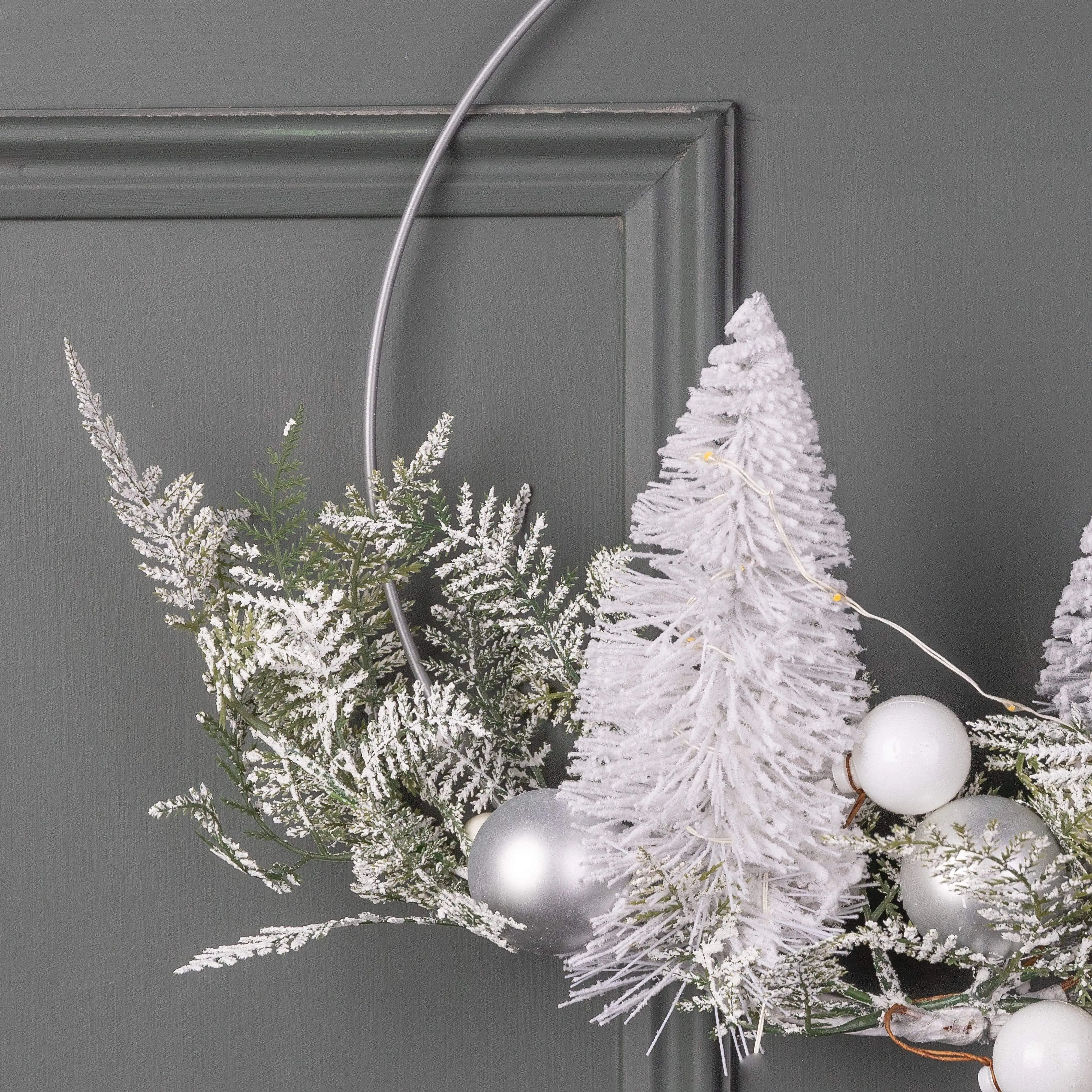 Micro LED Snowy Wreath - 30cm