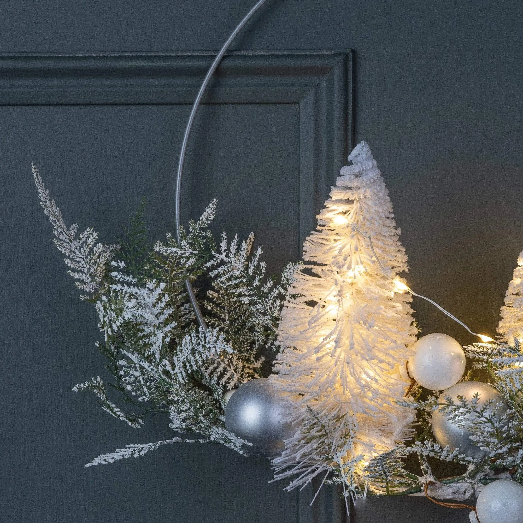 Micro LED Snowy Wreath - 30cm